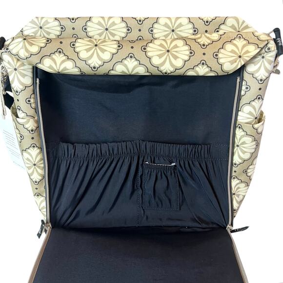 NWT Petunia Pickle Bottom Boxy Backpack Crossbody Diaper Bag Baby Bag - Picture 5 of 13